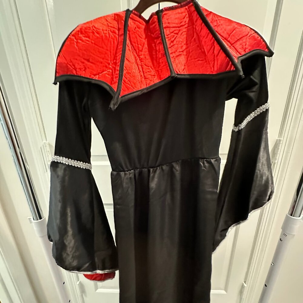 Kids Vampire Costume Halloween - Size M 8-10